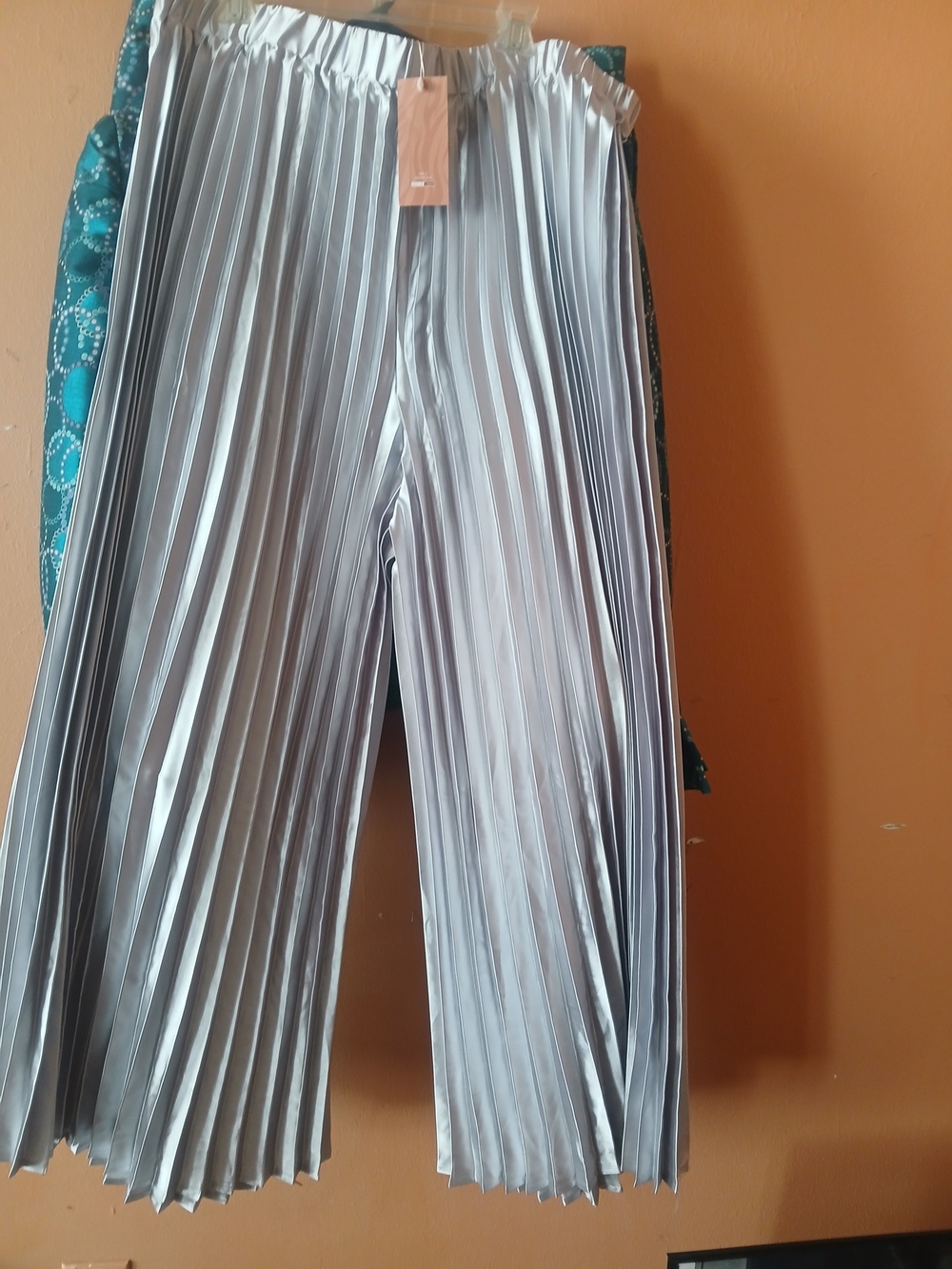Pleated Wide Leg Pants in Gray NWT